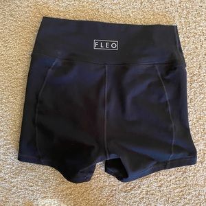 EUC Medium Black Fleo True High Contour 4 inch